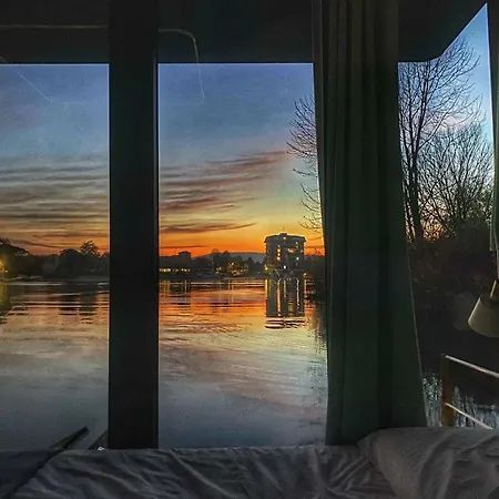 Jacuzzi & Relax On Greyhouseboat Bateau-hôtel