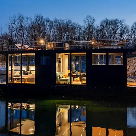 Jacuzzi & Relax On Greyhouseboat * Dormelletto