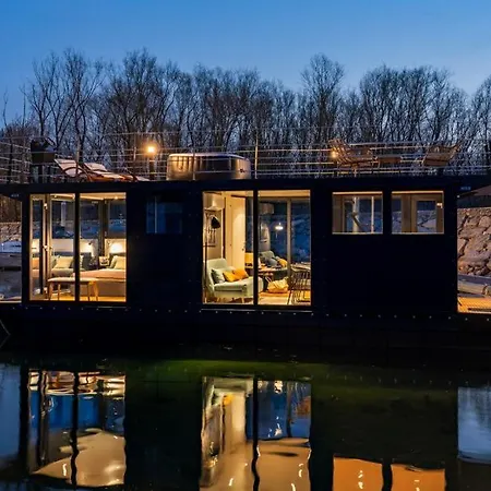 Jacuzzi & Relax On Greyhouseboat * Dormelletto