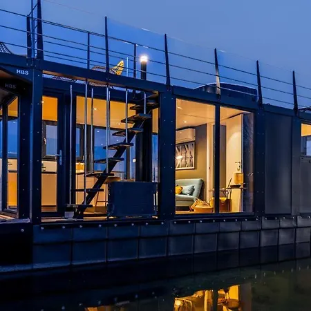 Úszó hotel Jacuzzi & Relax On Greyhouseboat *