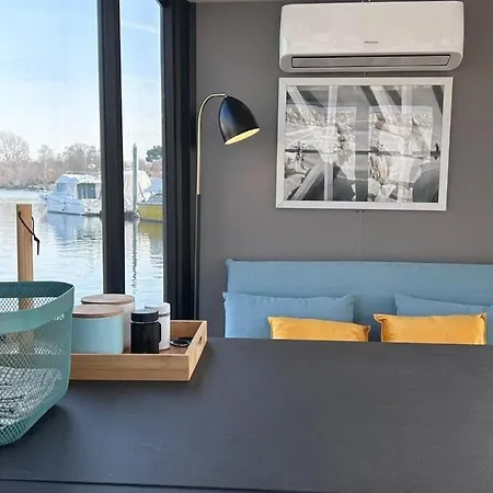 Úszó hotel Jacuzzi & Relax On Greyhouseboat Dormelletto