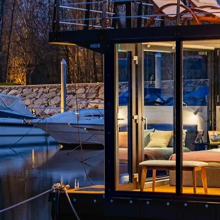 Jacuzzi & Relax On Greyhouseboat *