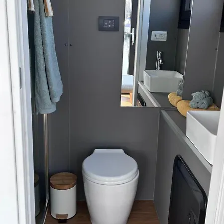Jacuzzi & Relax On Greyhouseboat